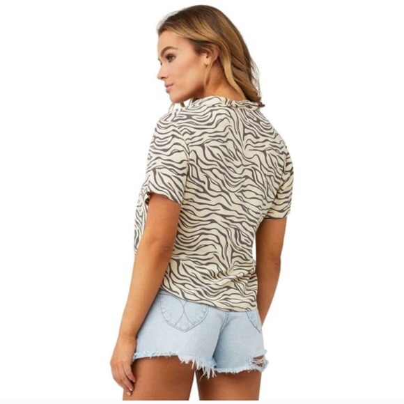 BeachGold Tina Shirt in Swirl Animal Large Womens Button Down Blouse Top - Picture 3 of 5